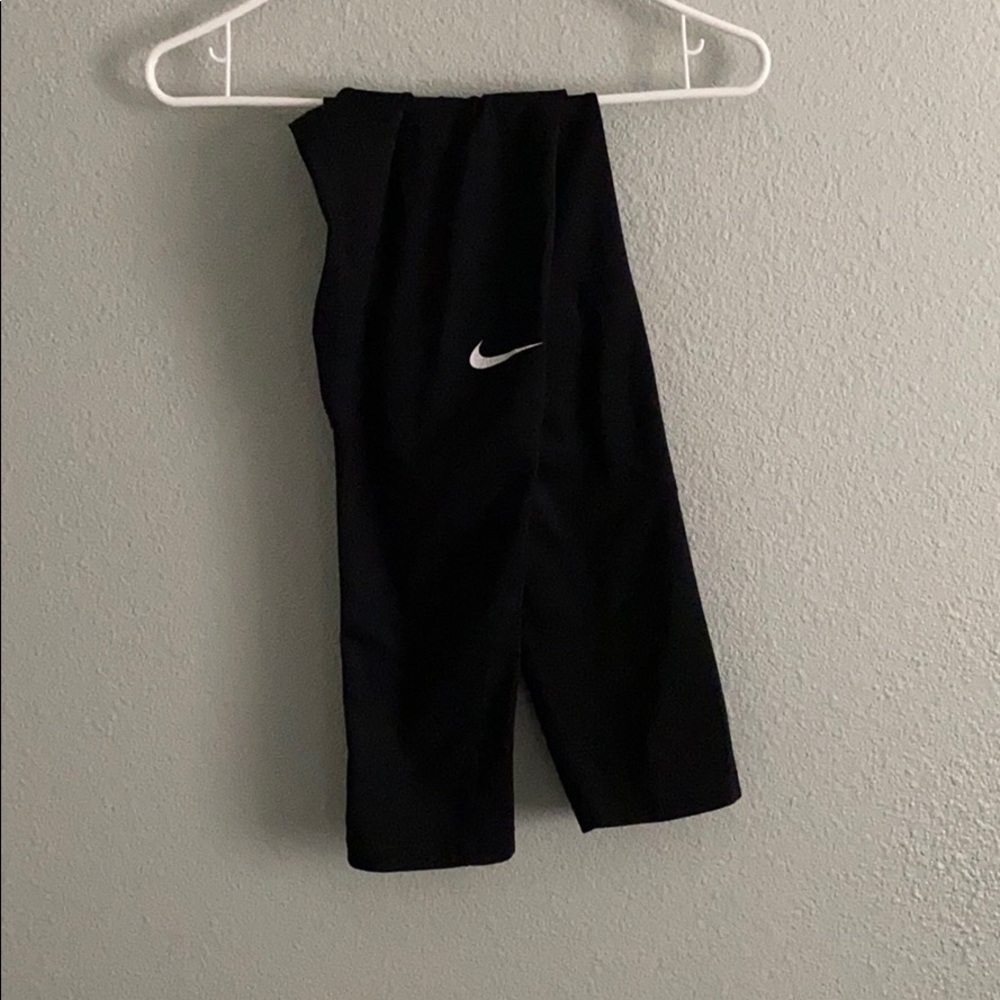 Cropped Nike Pro leggings